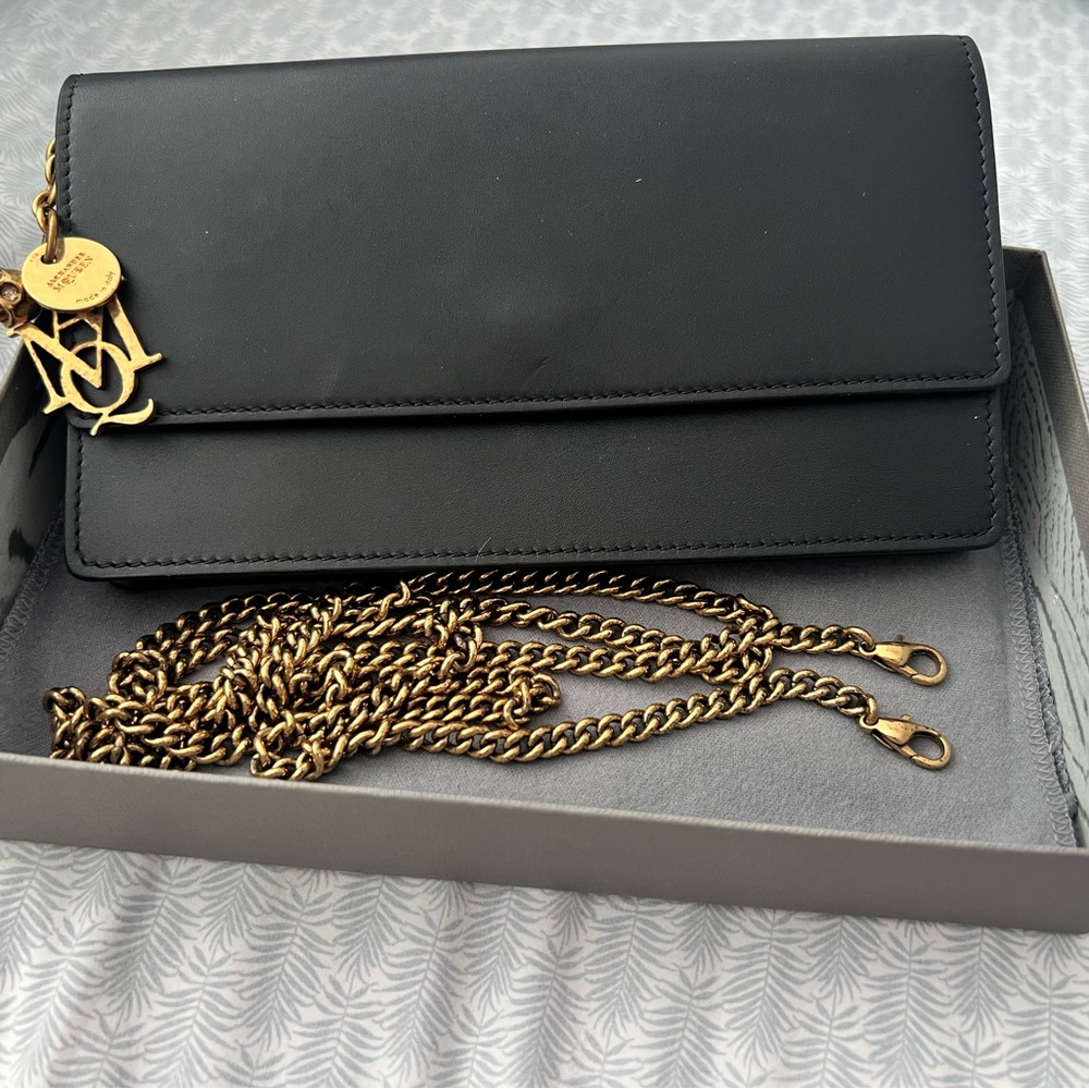Alexander McQueen Insignia Chain Pouch – Black & Gold euc